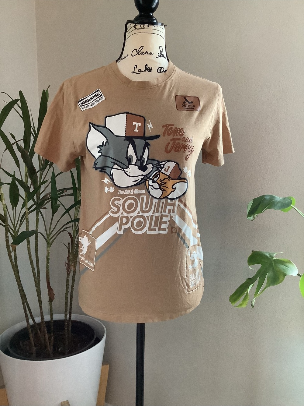 Tom and Jerry Graphic Tee in Light Brown